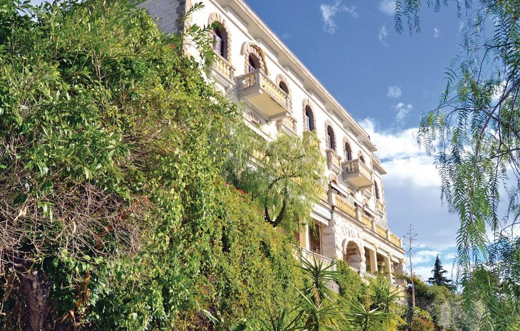 Appartamento Nella Torre Грималди Екстериор снимка